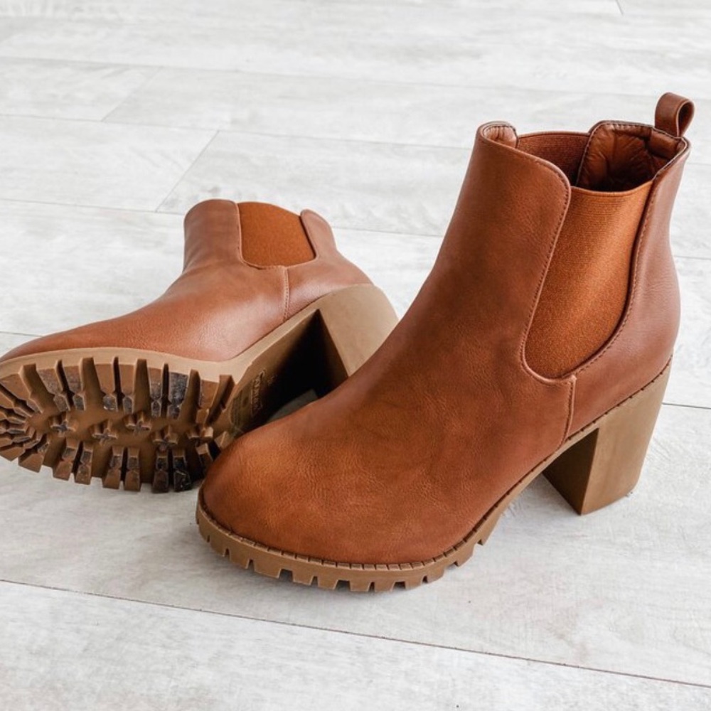 HOWLER/ Tank Chunky Heel Lug Boot